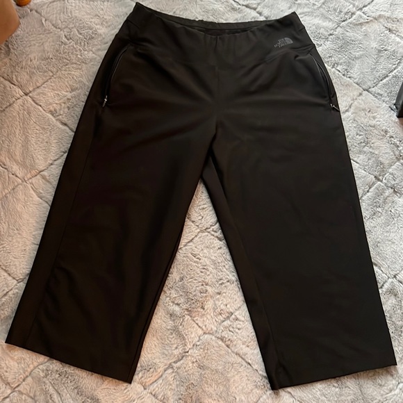 Large Black The North Face Capris - Picture 1 of 2